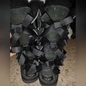 Adorable girls Sz 3 black UGG Bailey II boots with cute black ribbons in back